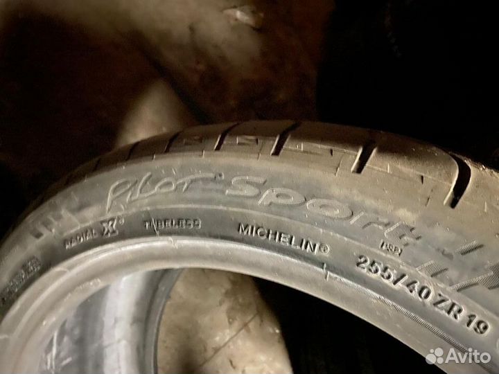 Michelin Pilot Sport 4 255/40 R19