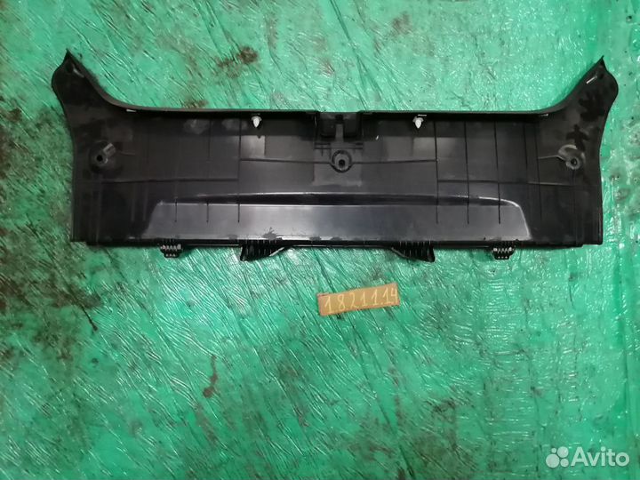 Кожух замка багажника Toyota Camry V50