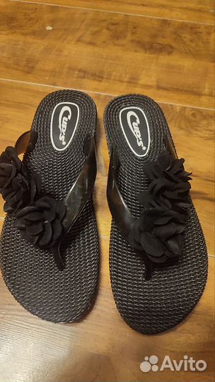 Шлепанцы женские пляжные фуксия и черные 38