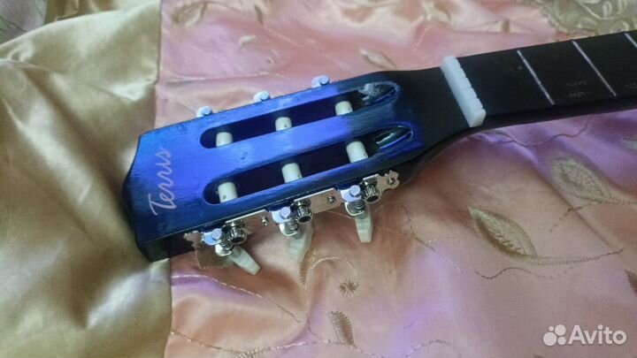 Акустическая гитара без струн