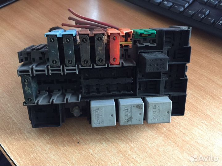 Блок предохранителей Renault Laguna 2