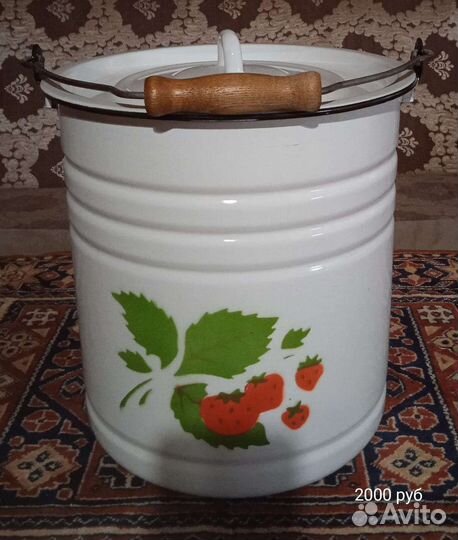 Эмалированная ведро с крышкой