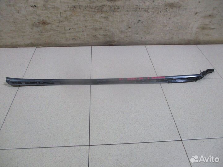 Молдинг лобового стекла Toyota Highlander III (XU