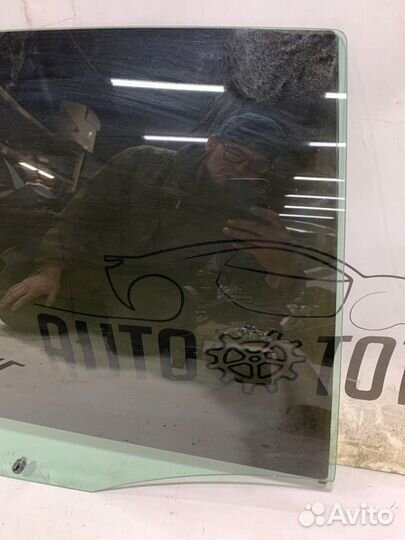 Стекло двери заднее правое Volkswagen Polo sedan