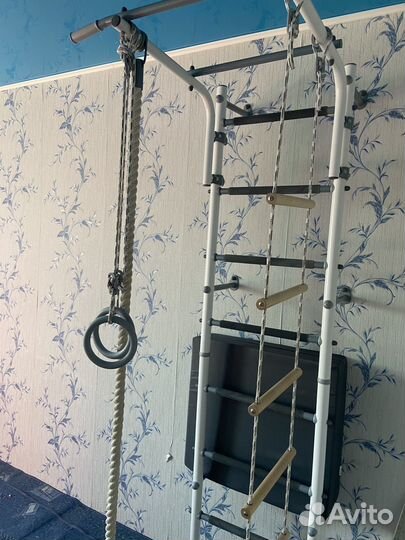 Шведская стенка с турником и брусьями