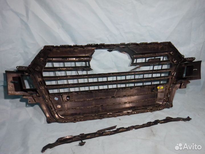 Решетка радиатора Audi Q7 2 / Ауди Ку7