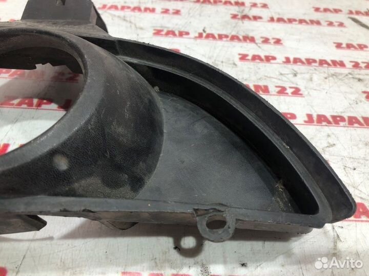 Заглушка бампера передняя правая Mazda Mpv