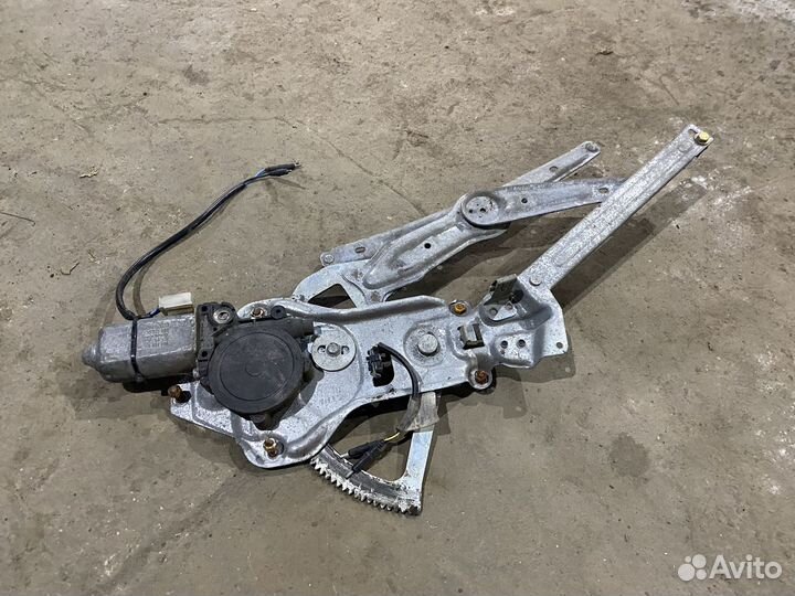 Стеклоподъемник передний правый бмв е34