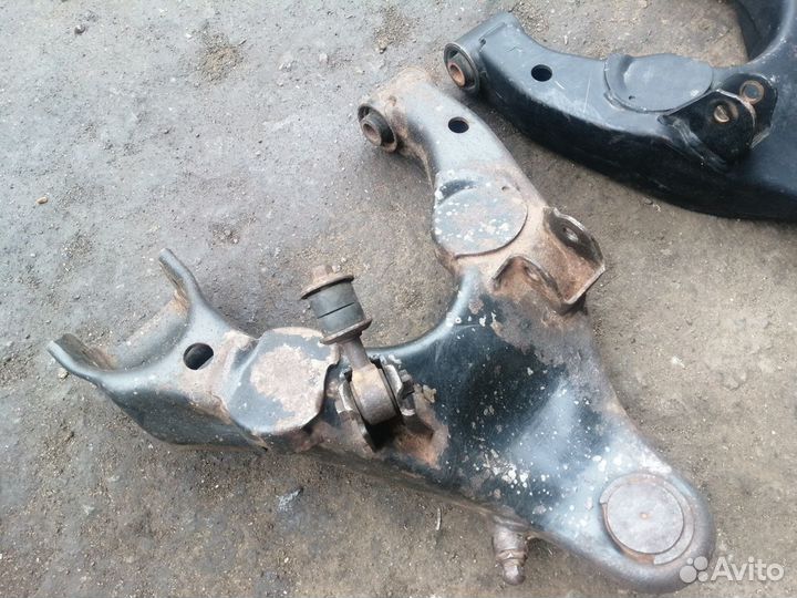 Рычаг перед нижний Toyota Land Cruiser 100