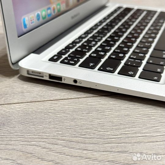 Apple MacBook Air 13 дюймов 2015 i5 / 8 / 128 SSD