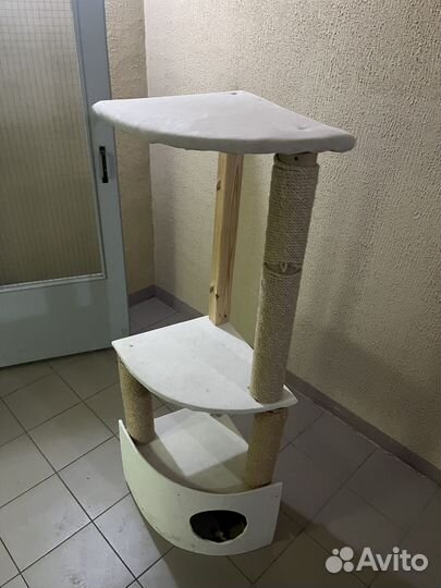 Кошачий домик с когтеточкой