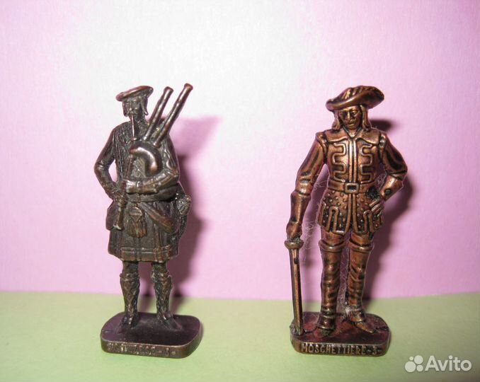 Киндер Солдатики