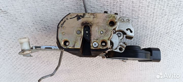 Замок двери Toyota Corolla Runx 2002 6903012440 NZ