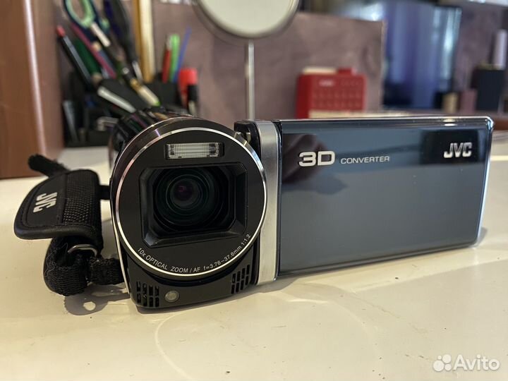 Видеокамера JVC Everio GZ-HM960