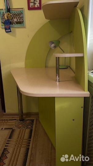 Угловой письменный стол