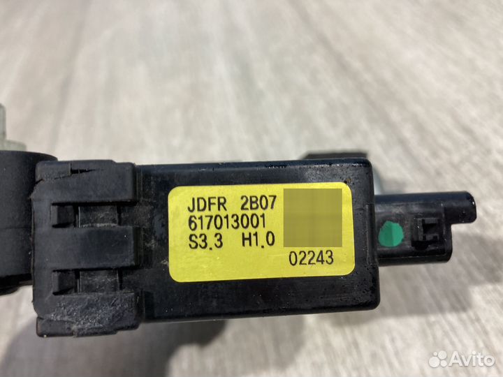 Моторчик стеклоподъемника Kia Ceed JD перед R