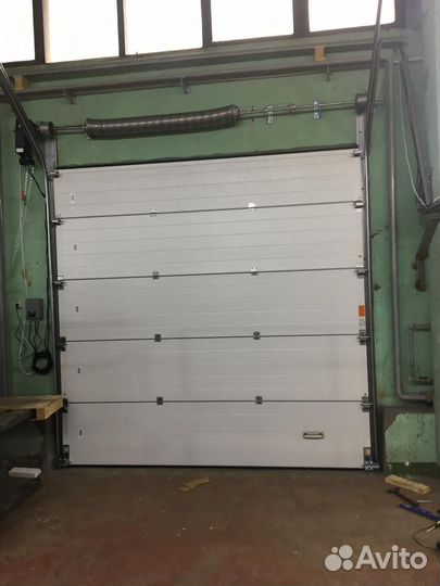 Автоматичeские секциoнные ворота Алютex