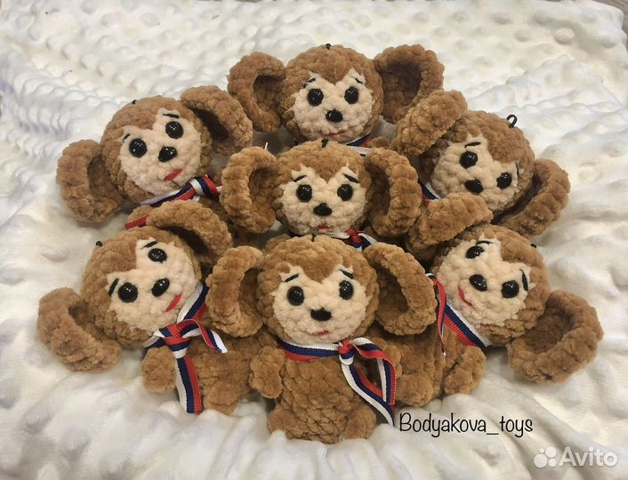 Чебурашка вязаный брелок