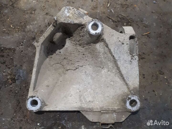 Задний кронштейн АКПП ауди а6 с4