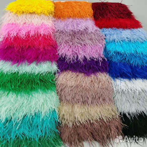 Перья страуса на атласной ленте