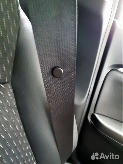 Стопорная клипса язычка ремня безопасности