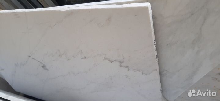 Остатки белого мрамора для подоконников