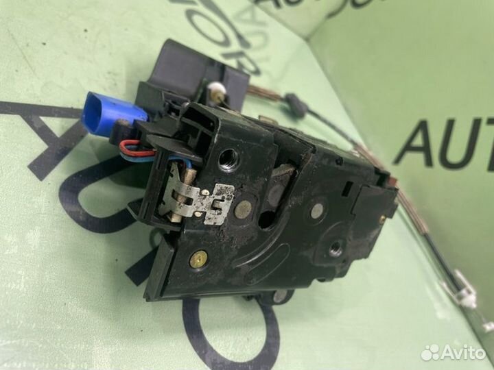 Замок передний правый Volkswagen Touareg 7L дорест