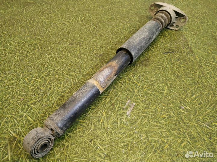 Амортизатор задний Volkswagen Passat B7 cdab 1.8