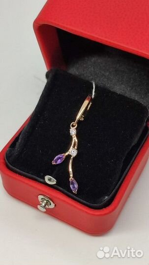 Золотые серьги с камнем