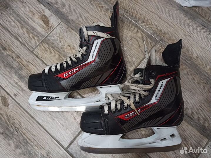 Коньки ccm jetspeed 250