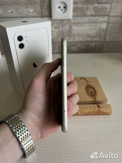 iPhone 11, 64 ГБ