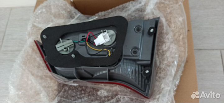 Фонарь в крышку багажника левый KIA RIO