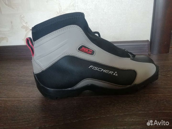 Лыжные ботинки atomic и Фишер