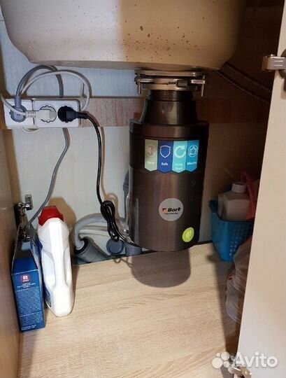 Измельчитель пищевых отходов Bort titan 4000