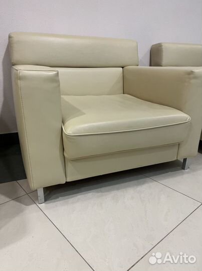 Офисное кожаное кресло