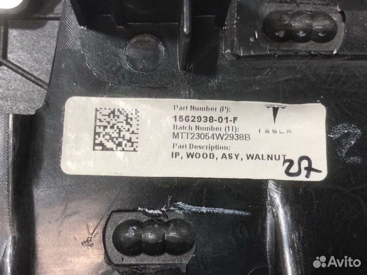 Декоративная накладка торпедо верхняя Tesla