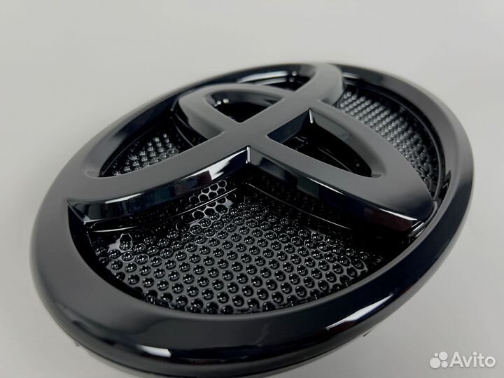 Эмблема в решетку Toyota Land Cruiser Prado 150