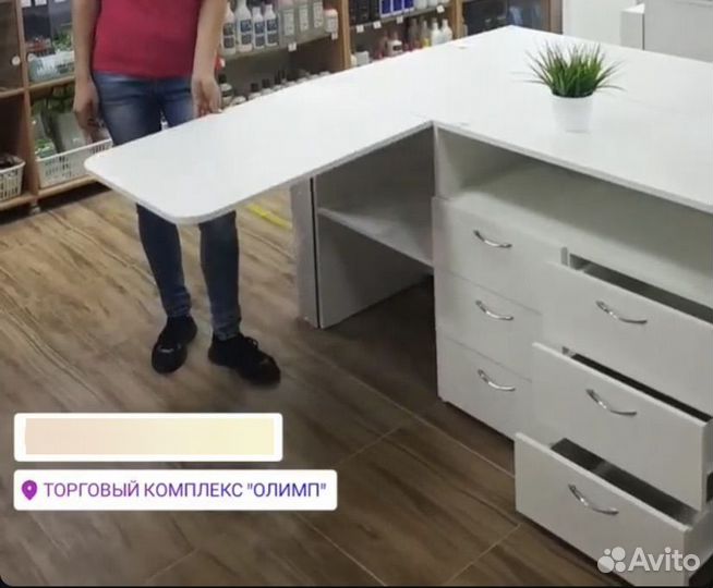 Маникюрный стол