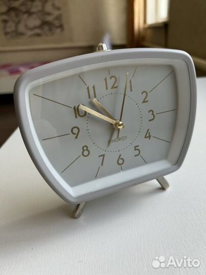 Часы настольные с будильником