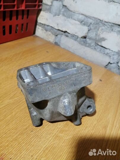 Кронштейн опоры, слева Mercedes ML GL w166