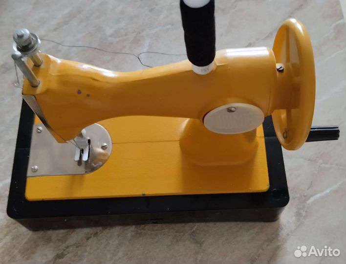 Детская швейная машинка