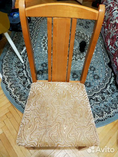 Стол со стульями в гостинную