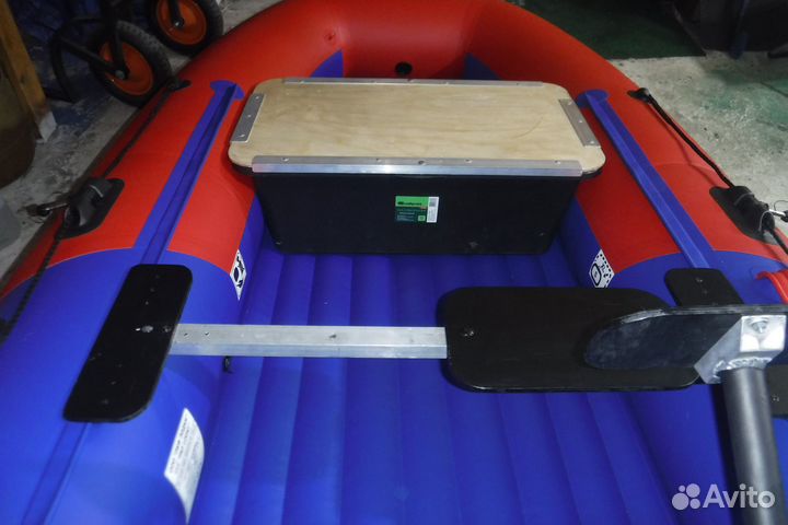 Продам Надувную лодку BoatsMan BT300A sport