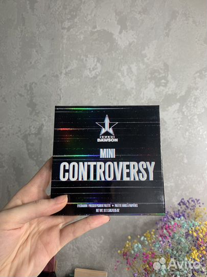 Палетка теней jeffree star