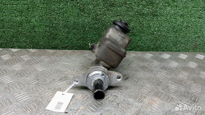 Главный тормозной цилиндр Toyota Rav4