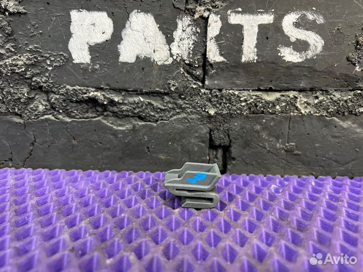 Крепление бампера заднее Nissan Dualis NJ10-044718