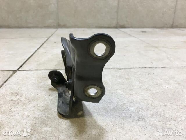 Петля капота правая Toyota Land Cruiser 200 2007