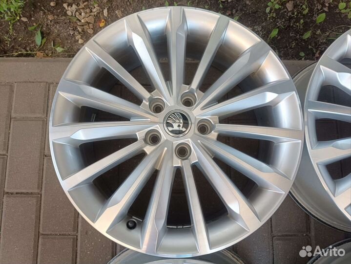 Оригинал Skoda r-18 (5x112) 4 шт. как новые