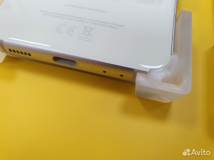Смартфон Samsung Galaxy Z Flip 3. LDU