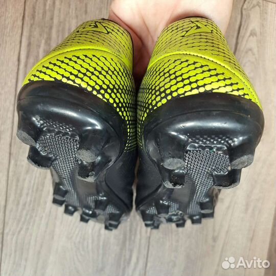 Футбольные бутсы demix р.35